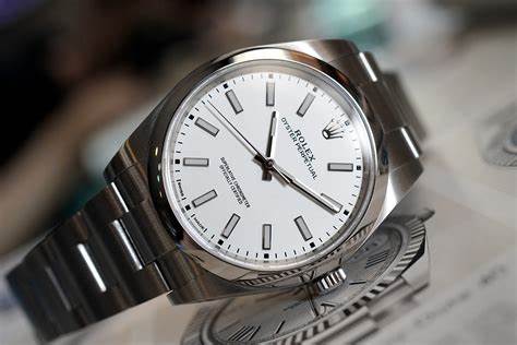 The white dial fake Rolex is with high quality.
