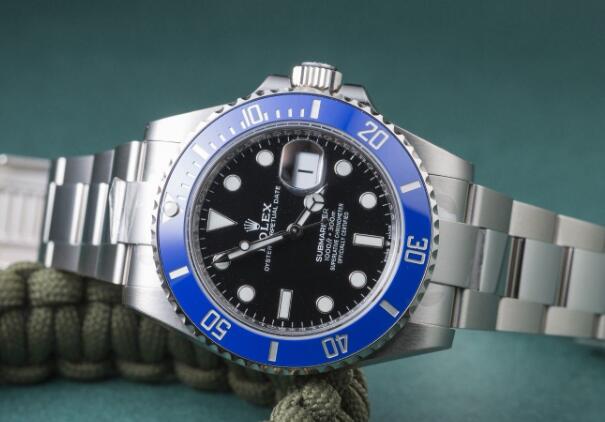 The blue bezel is striking on the black dial of replica Rolex.