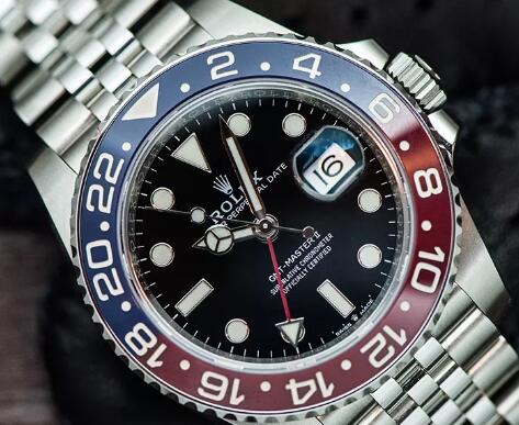 The blue and red ceramic bezel makes the timepiece more eye-catching.