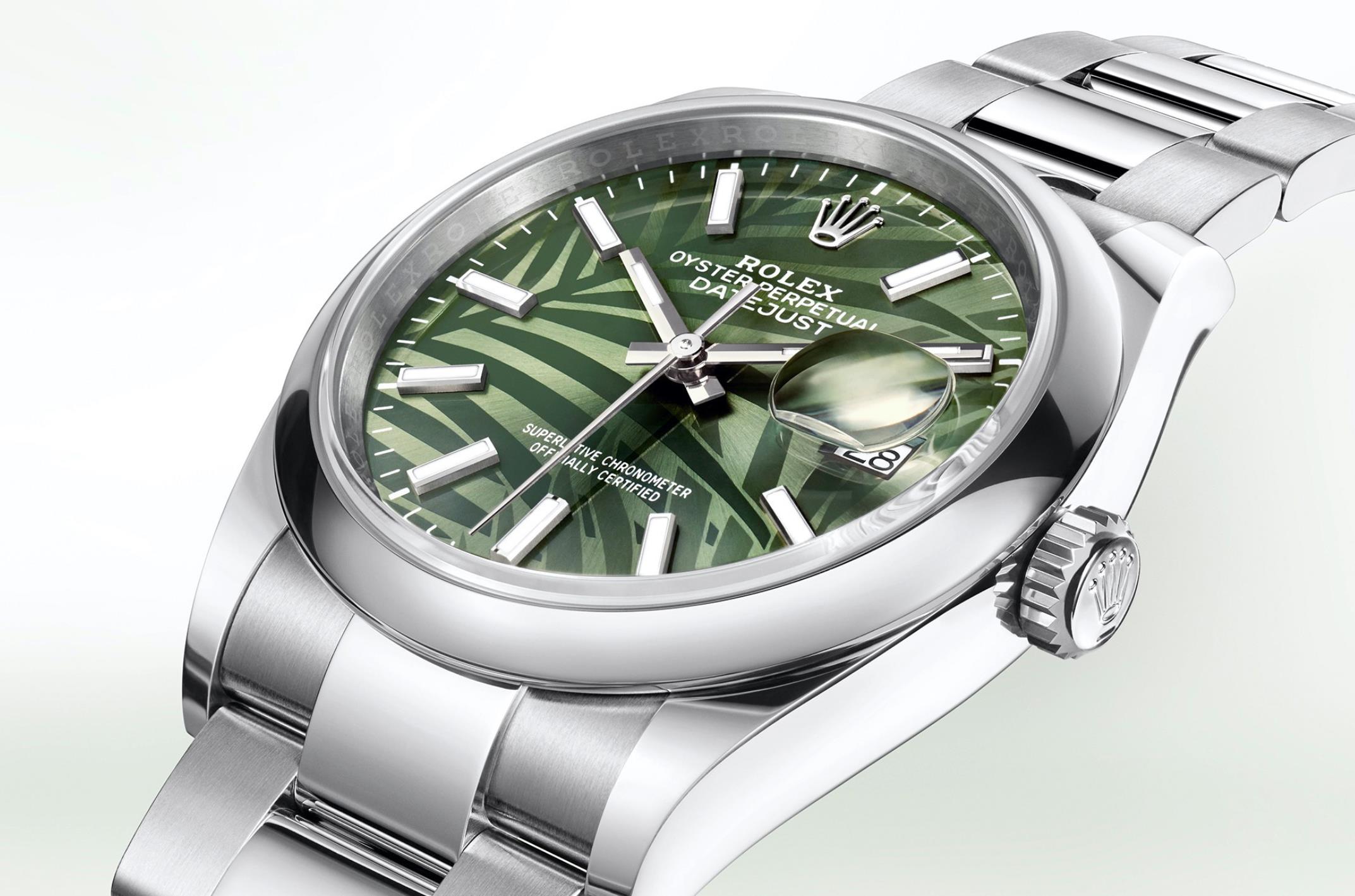 The green dial fake watch has a date window.